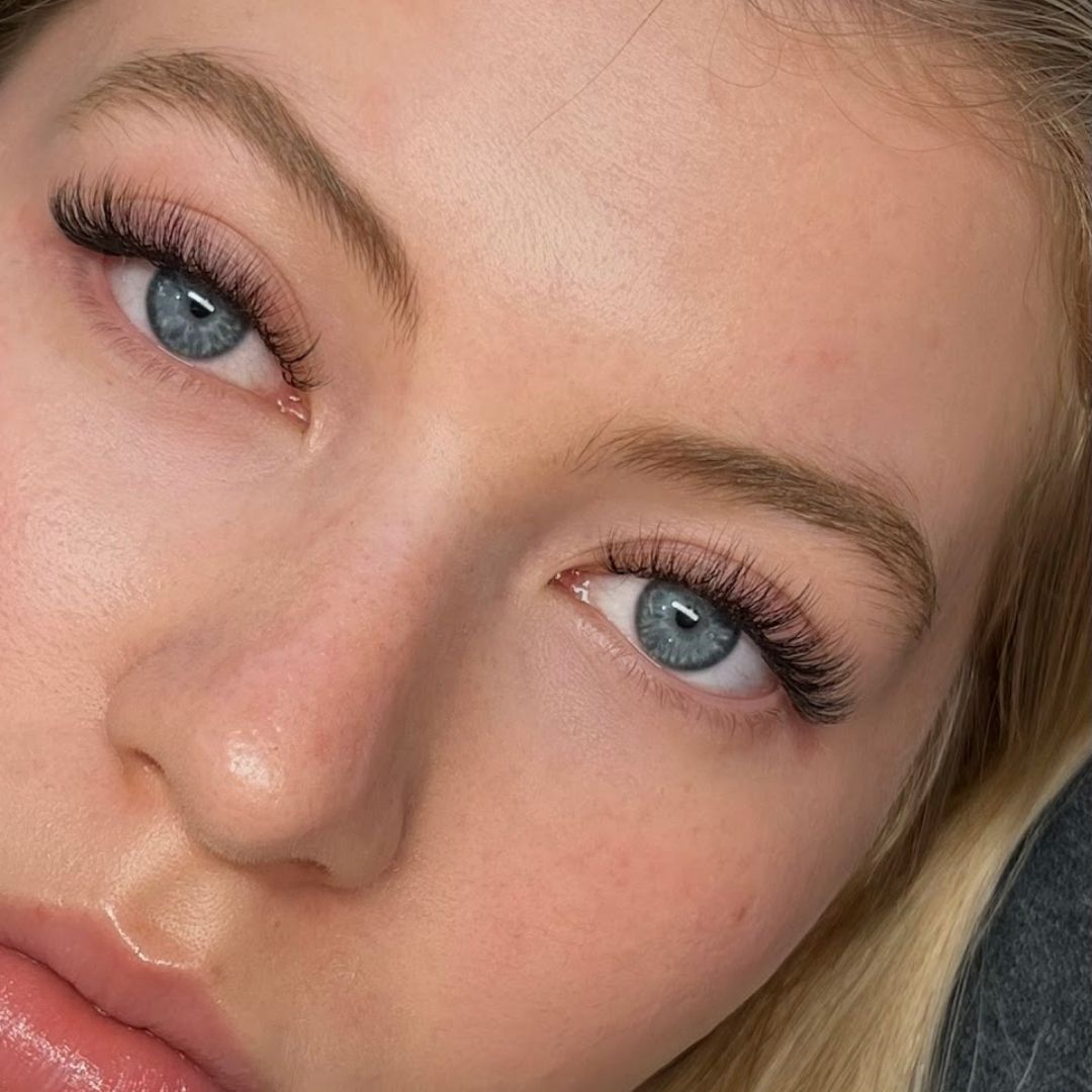 Lash Extensions & Lifts
